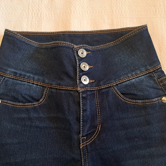 Guess girls size 7 3 snap closure skinny jeans, dark wash EUC - Picture 3 of 7